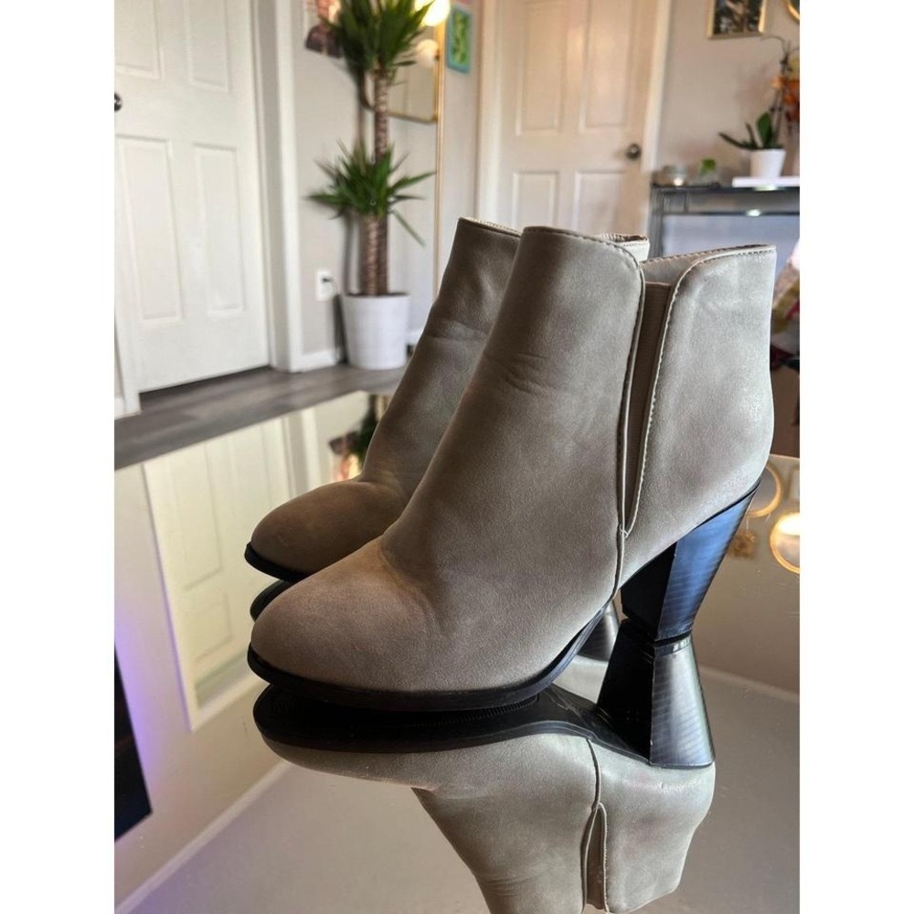 Dollhouse tan booties size 9